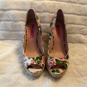 Betsey Johnson floral wedge heels size 7